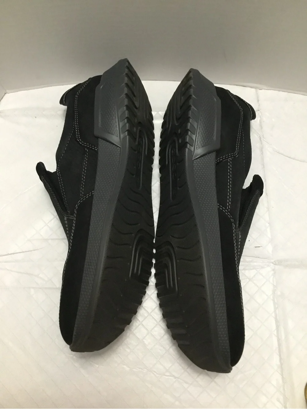 Ecco Men's Black Slip-On Sneakers Contrast Stitching Size 12 NWOT